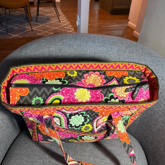 Vera Bradley Get Carried Away Tote Ziggy Zinnia - Retired Design - Picture 5 of 9